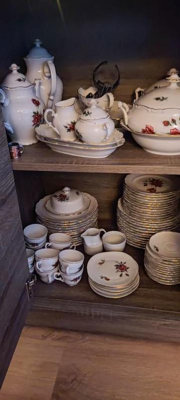  12 persoons ongebruikt.Vintage  servies incl. Gebaksstel beschikbaar voor biedingen