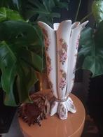 Vintage vaas Bloemenmotief, Huis en Inrichting, Gebruikt, 50 tot 75 cm, Wit, Aardewerk of Porselein