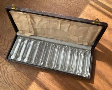 Vintage glazen bestekhouders 12 stuks met doos beschikbaar voor biedingen