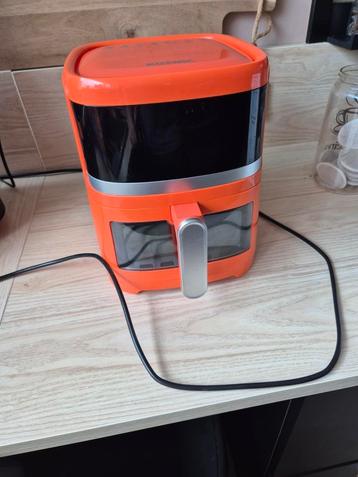 Te koop: Bijna nieuwe Koenic Airfryer – opvallend oranje  beschikbaar voor biedingen