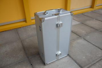 Aluminium wijnkist 2-vaks inclusief sommelierset beschikbaar voor biedingen