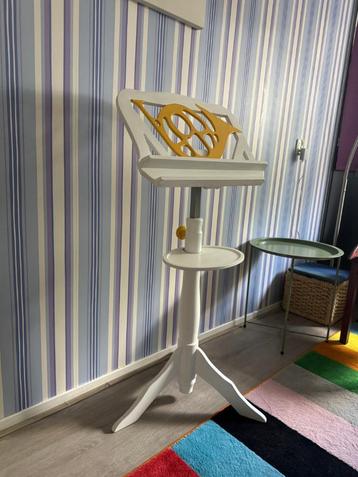 Unieke en stijlvol handgemaakte muziekstandaard beschikbaar voor biedingen