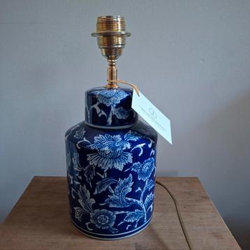 Blauw-wit keramische lamp beschikbaar voor biedingen