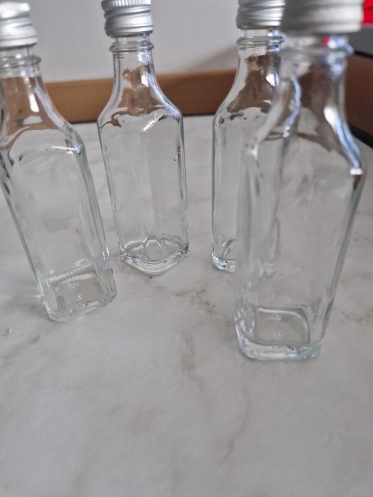 Mini Glazen Flessen met Schroefdop - 4 stuks, Verzamelen, Glas en Borrelglaasjes, Zo goed als nieuw, Borrel- of Shotglas, Ophalen of Verzenden