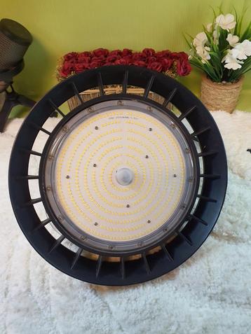 Industriële LED Lamp met Armatuur beschikbaar voor biedingen