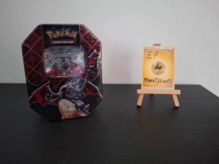 Pokemon Paldean fates Charizard Tin, Hobby en Vrije tijd, Verzamelkaartspellen | Pokémon, Nieuw, Booster, Ophalen of Verzenden