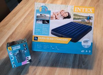 Intex opblaasbare tweepersoons matras van 137x191x25cm. beschikbaar voor biedingen