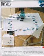 Cado vervaco borduurpakket dekservet, blauwe pluimpjes, Ophalen of Verzenden, Nieuw, Handborduren, Borduurpakket