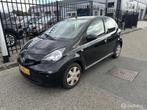 Toyota Aygo 1.0-12V Aspiration Red AIRCO, Auto's, Voorwielaandrijving, 4 stoelen, Origineel Nederlands, Bedrijf