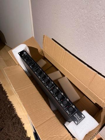 Nieuwe DMX Splitter 1 in/8 uit of 2 in/4 uit beschikbaar voor biedingen