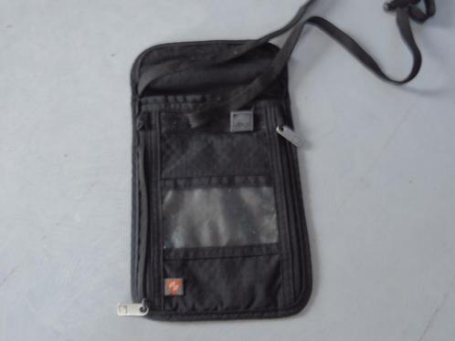 lewis n clark rfid neck / nek tasje reis travel portemonnee, Sieraden, Tassen en Uiterlijk, Portemonnees, Gebruikt, Overige merken