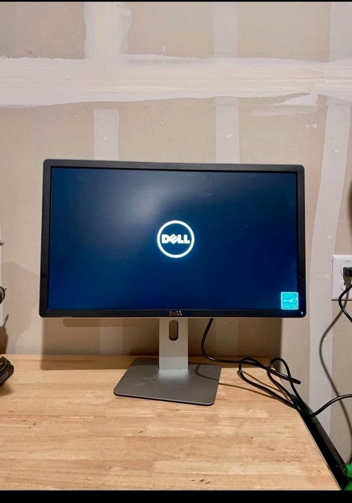 Dell 24" monitor, Computers en Software, Monitoren, Zo goed als nieuw, 60 Hz of minder, DisplayPort, HDMI, VGA, IPS, Full HD, 5 ms of meer