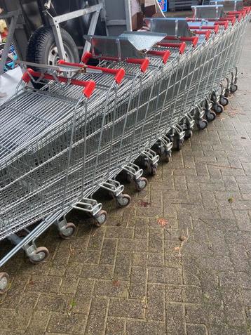 winkelwagens winkelmandjes transportwagens containers beschikbaar voor biedingen