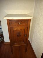 Houten nachtkastje met marmeren blad, Huis en Inrichting, Slaapkamer | Nachtkastjes, Gebruikt, Minder dan 45 cm, Ophalen of Verzenden