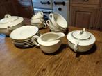 Theeservies beige met gouden randje erg oud.porzelanfabriek, Huis en Inrichting, Keuken | Servies, Ophalen of Verzenden, Zo goed als nieuw