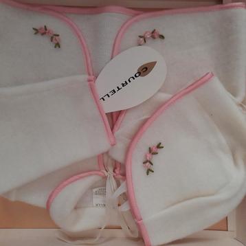 Wit warm baby setje (nieuw in geschenkdoos) beschikbaar voor biedingen