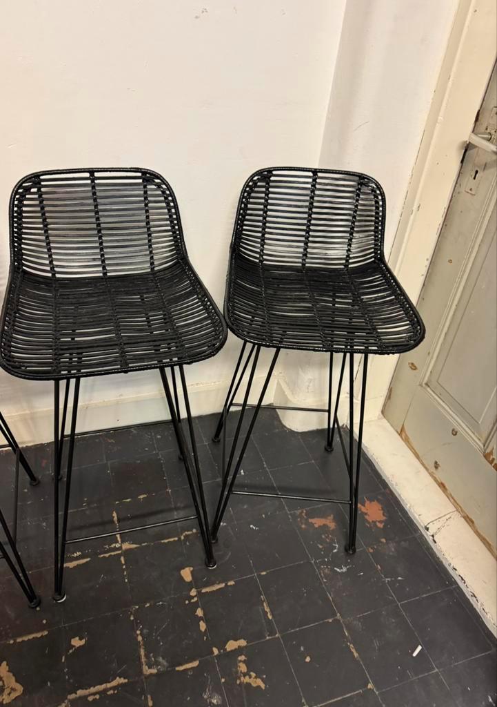 HKliving Rattan barkruk zwart, Huis en Inrichting, Barkrukken, Zo goed als nieuw, 60 tot 90 cm, Metaal, 2 krukken, Ophalen