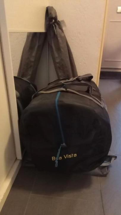 Gratis grote tent (niet voor vakantie), Hobby en Vrije tijd, Overige Hobby en Vrije tijd, Gebruikt, Ophalen