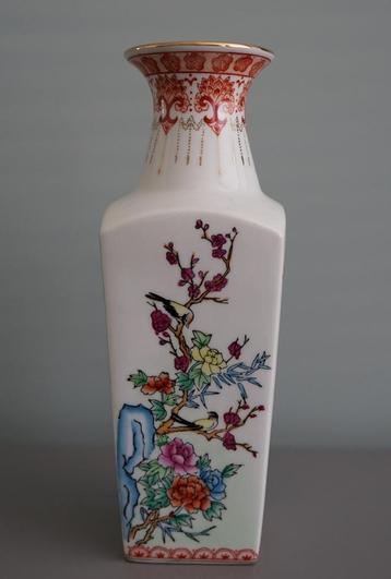 Oosters gedecoreerde vaas, H 26.5cm beschikbaar voor biedingen