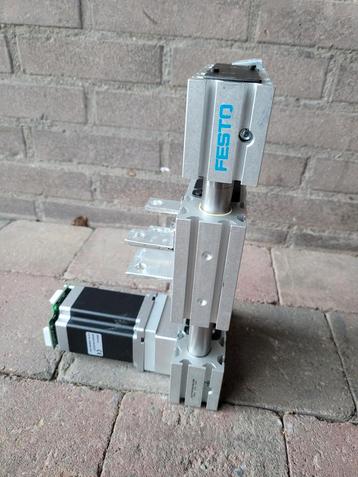 Festo tandriemas ELGR-TB-45-60-0H+12NM en QMot stappenmotor beschikbaar voor biedingen