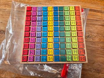 Houten Blokjes om Tafels te leren,  echt super! beschikbaar voor biedingen