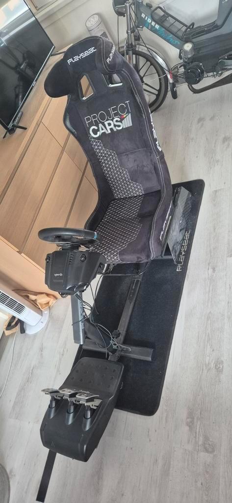 G29 met playseat voor ps4 of ps5, Spelcomputers en Games, Spelcomputers | Sony PlayStation Consoles | Accessoires, Zo goed als nieuw