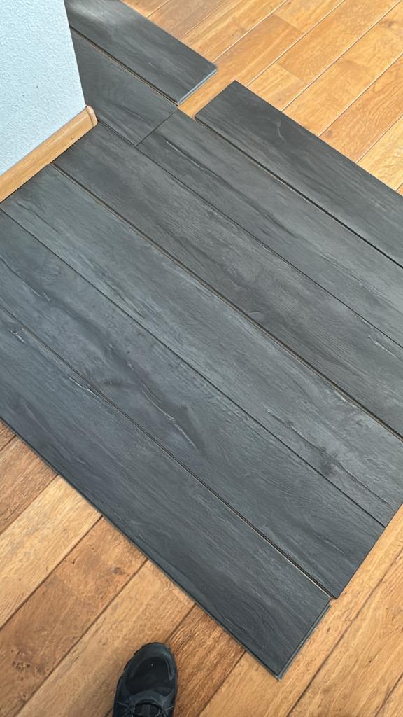 135m2 Hoogwaardig Klik Laminaat vloer nieuw 7mm, Doe-het-zelf en Verbouw, Vloerdelen en Plavuizen, Nieuw, Laminaat, Kunststof