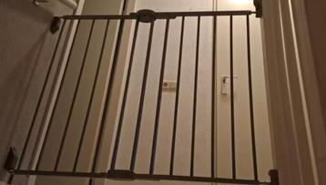 Lindam traphekje . Veilig voor kind of hond. beschikbaar voor biedingen