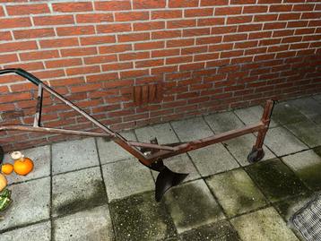 Antieke ploeg  beschikbaar voor biedingen