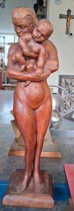 Houten art deco sculptuur moeder en kind gesigneerd, Antiek en Kunst, Ophalen of Verzenden