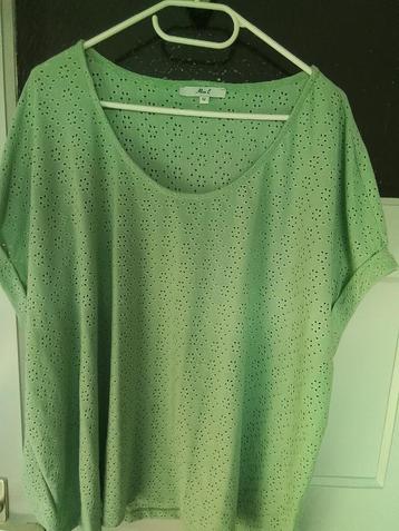 Broderie shirt maat 52 beschikbaar voor biedingen