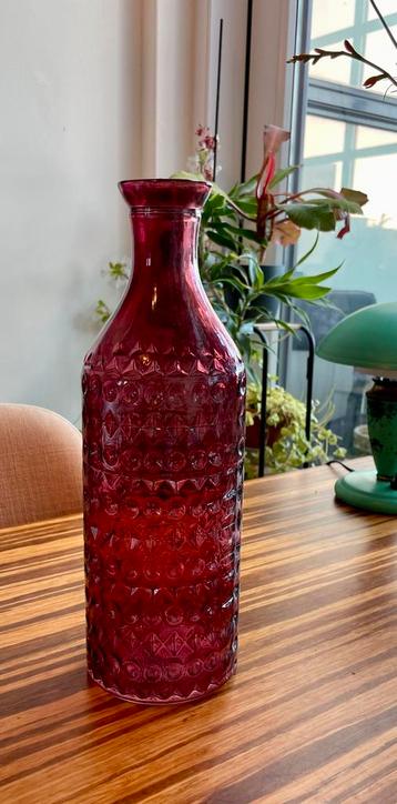 Roze rode smalle hoge vaas (30 cm) beschikbaar voor biedingen