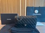 Chanel classic flap Kaviaar leder M in goede staat SALE!!, Ophalen, Gebruikt, Zwart, Schoudertasje