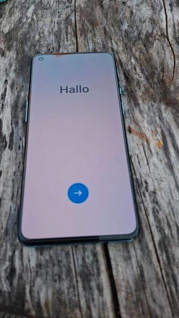OnePlus 9 mobiele telefoon met hoesje en doos met boekjes beschikbaar voor biedingen