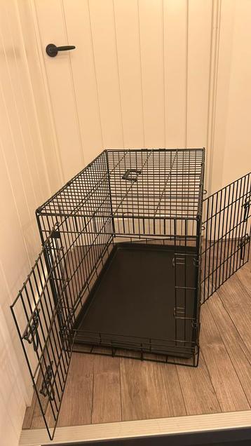 Zwarte honden bench beschikbaar voor biedingen