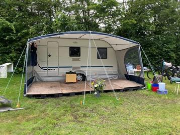 Adria 432px altea te koop (voor achter de Tesla) beschikbaar voor biedingen