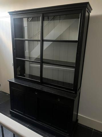 Zwarte teakhout vitrine kast beschikbaar voor biedingen