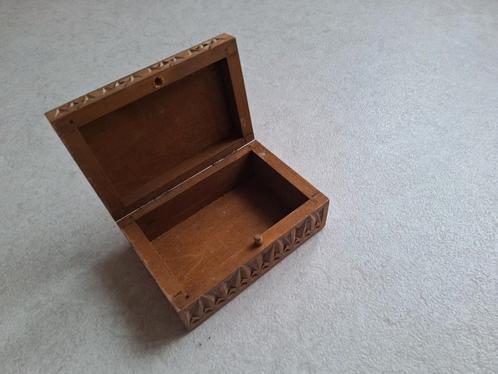 Mooi bewerkt houten kistje, Sieraden, Tassen en Uiterlijk, Beautycases, Zo goed als nieuw, Bruin, Ophalen of Verzenden