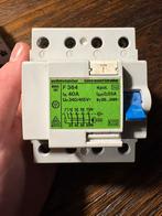 Aardlekschakelaar 4-polig 40A / 30mA, Ophalen of Verzenden, Gebruikt, Schakelaar