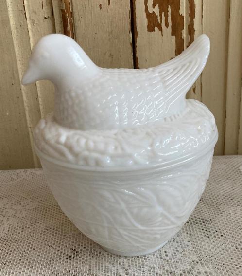 Vintage arcopal dekseldoosje van Avon / Broedende duif / Wit, Huis en Inrichting, Woonaccessoires | Overige, Gebruikt, Ophalen of Verzenden