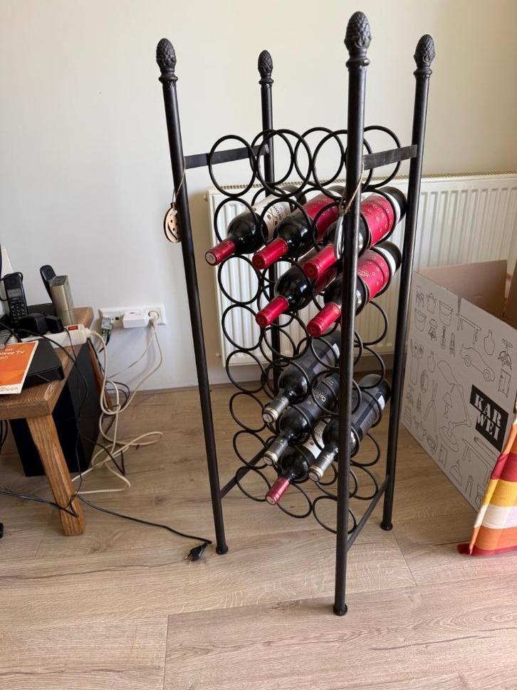 Robuust gietijzeren wijnrek, Huis en Inrichting, Woonaccessoires | Wijnrekken, Zo goed als nieuw, 75 cm of meer, Overige materialen