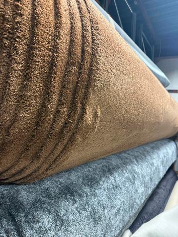 Bruin tapijt €25/m2 beschikbaar voor biedingen