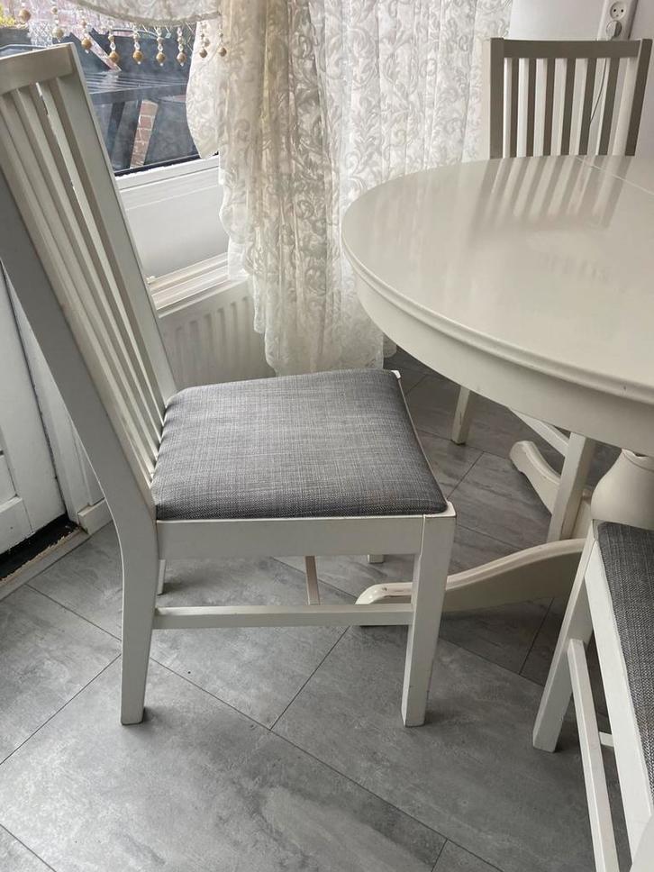 Gebruikte IKEA eettafel met 4 stoelen – wit, Huis en Inrichting, Tafels | Eettafels, Gebruikt, 100 tot 150 cm, Rechthoekig, Ophalen