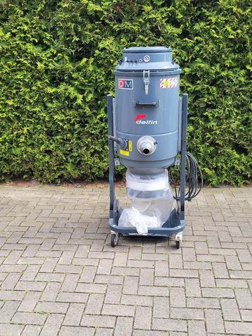  3 motorige  Industrie stofzuiger met longo pac  stof beschikbaar voor biedingen