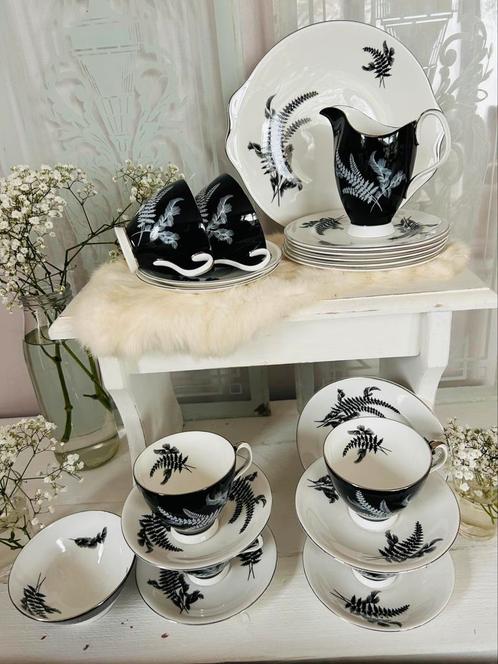 Royal Albert Night and day 6 pers thee koffie taart servies, Antiek en Kunst, Antiek | Servies compleet, Ophalen