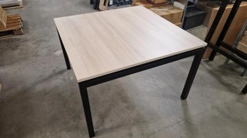 Eettafel/Kantinetafel 120x120cm, 76cm hoog, licht eiken beschikbaar voor biedingen