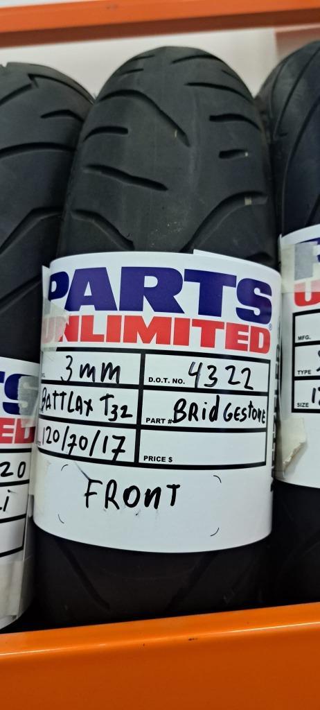 Bridgetone bAttlax T32 1207017 DOT4322, Motoren, Onderdelen | Merk-onafhankelijk, Gebruikt, Ophalen