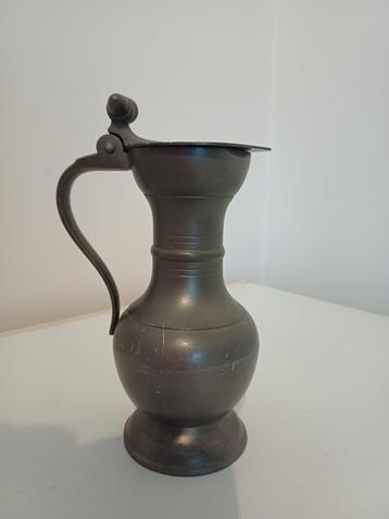 Eikeltjes kan van hoogwaardig tin. beschikbaar voor biedingen