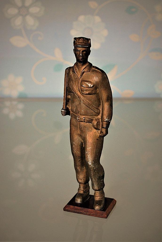 Militair Beeld met PPsH Machinegeweer DDR, Oost Duitsland., Antiek en Kunst, Curiosa en Brocante, Ophalen of Verzenden