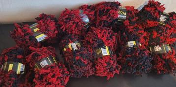 10 ( of 20) bollen brei-haak garen zwart-rood fluffy beschikbaar voor biedingen